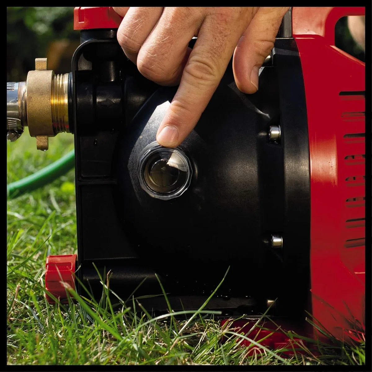 Einhell Gartenpumpe GC-GP 1045 (1.050 W, max. 4500 L/h, max. Förderhöhe 48 m, Wasserfüllanzeige, Wassereinfüllöffnung /-ablassschraube, Frostschutz, Thermoschutz)