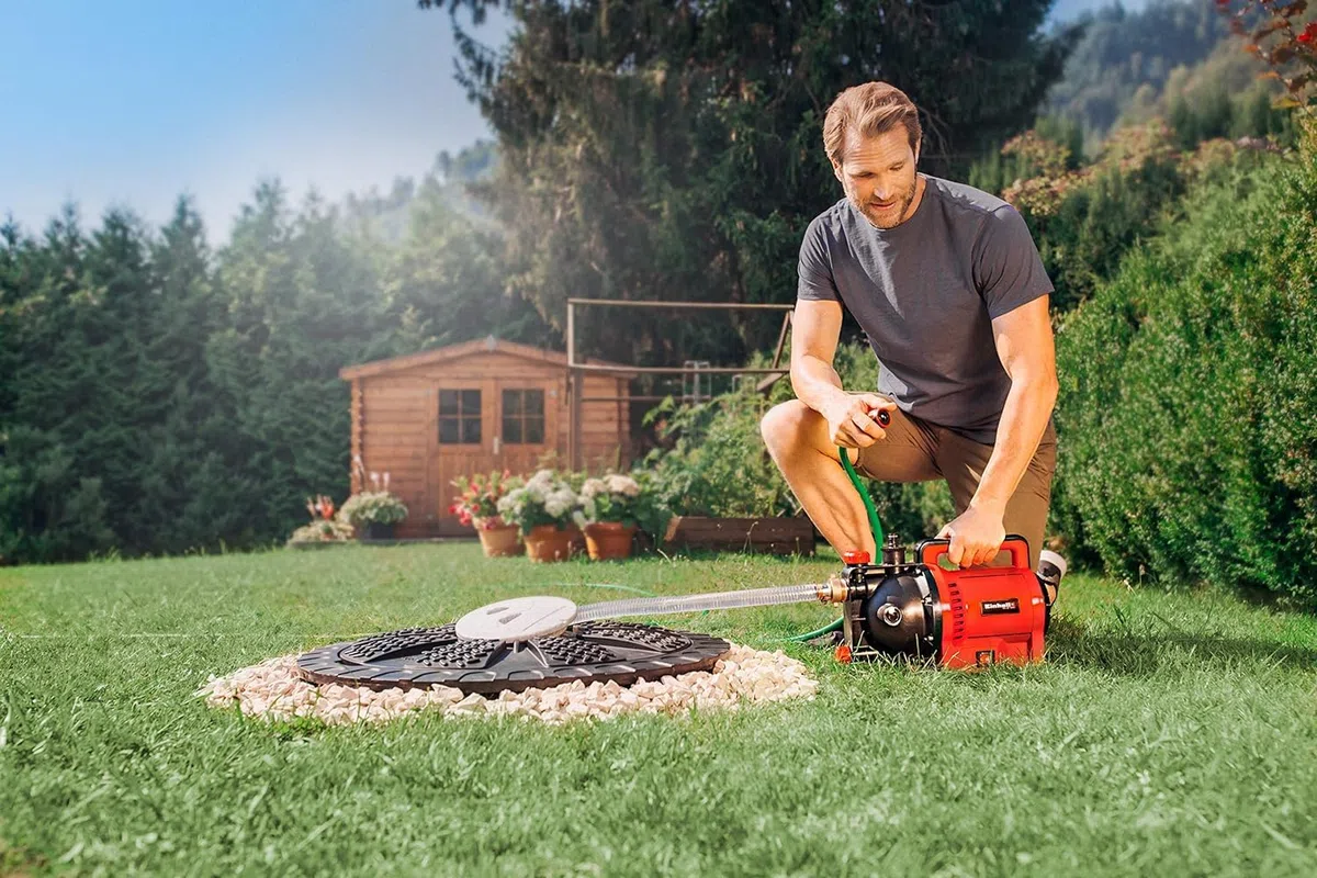 Einhell Gartenpumpe GC-GP 1045 (1.050 W, max. 4500 L/h, max. Förderhöhe 48 m, Wasserfüllanzeige, Wassereinfüllöffnung /-ablassschraube, Frostschutz, Thermoschutz)