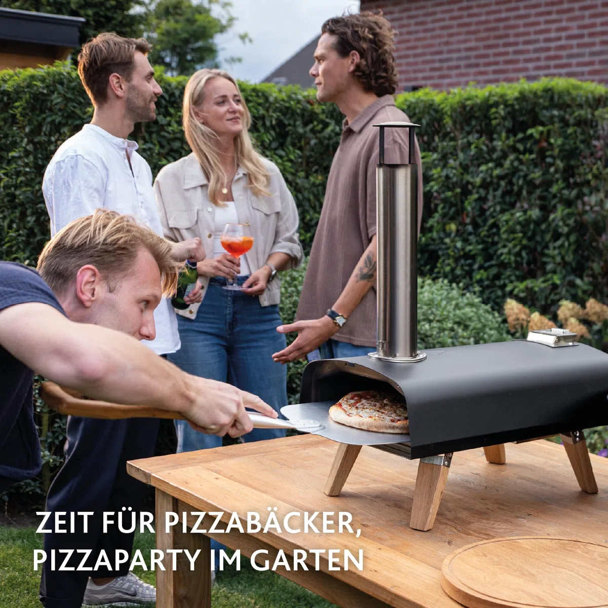 BOSKA Pizzaofen Pro Pellet/Pizza ofen/Pizza in 90 Sekunden wie aus dem Steinofen/Holzpellets/Outdoor-Kochen/Inkl. Flaschenöffner und Pizzastein