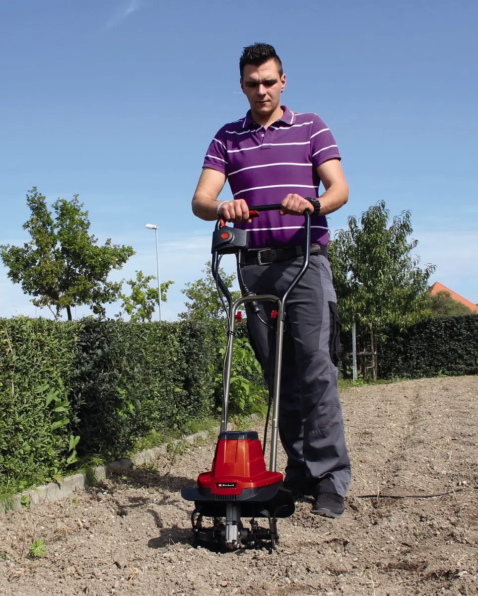 Einhell Elektro-Bodenhacke GC-RT 7530 (750 W, 30 cm Arbeitsbreite, 200 mm Arbeitstiefe, 4 robuste Hackmesser, klappbarer Führungsholm, Kabelzugentlastung)