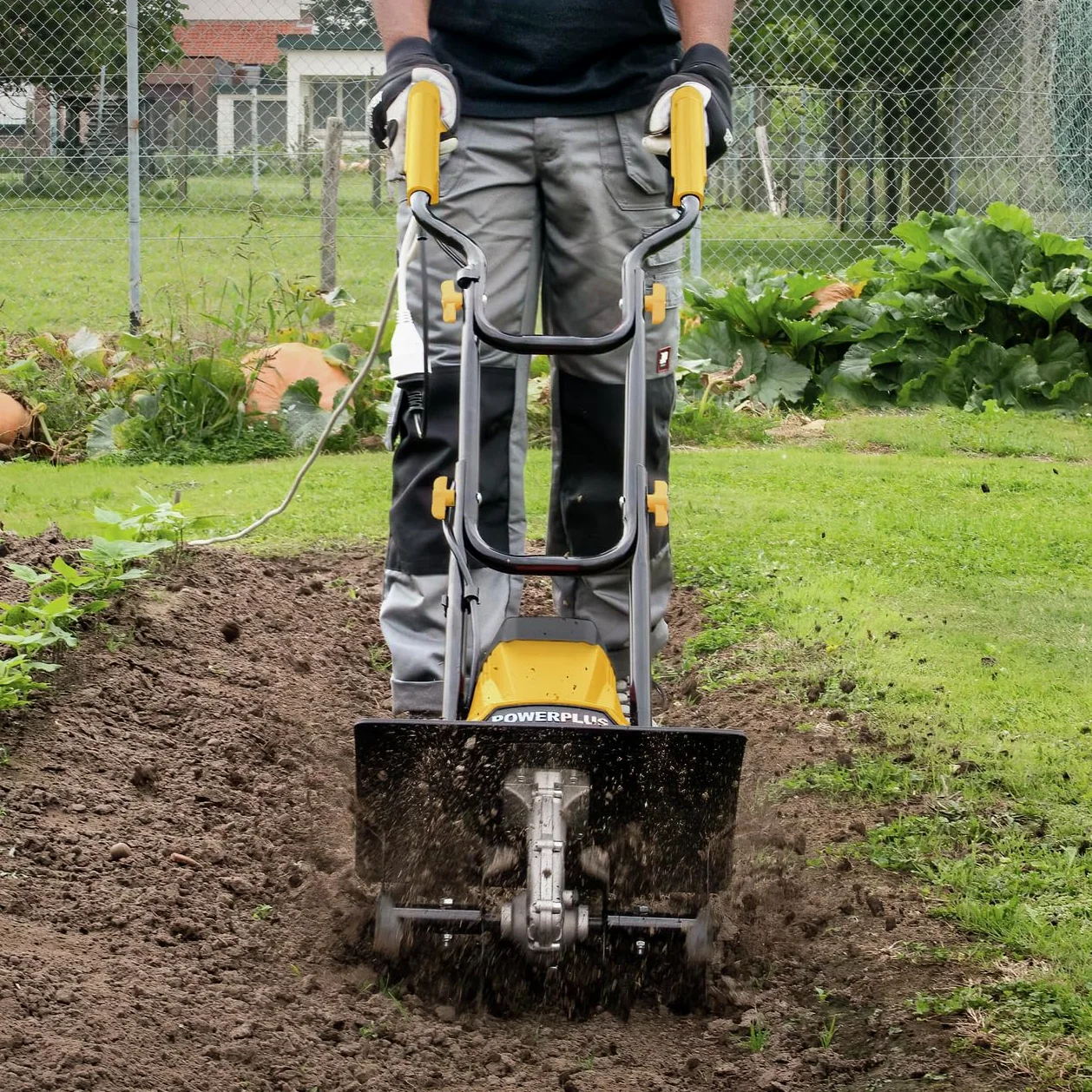 Powerplus Elektrische Gartenfräse POWEG72000-1200 W Gartenhacke mit 4 Messer zum Fräsen, Arbeitstiefe max. 220 mm, 360 mm breit, Elektrische Motorhacke, Gartengeräte