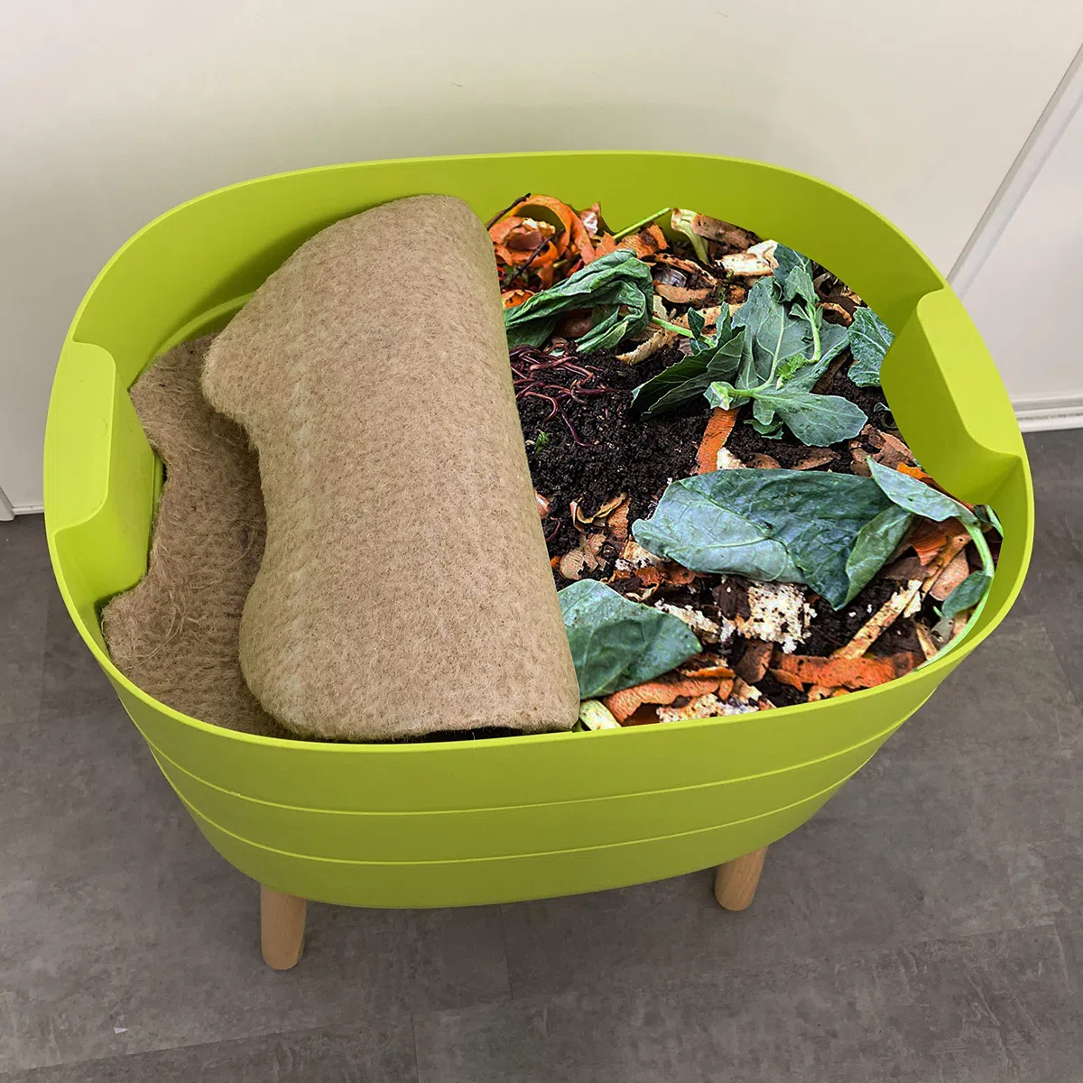 Moutta | Urbalive 2 Schalen Grau, Komplettset I Design Wurmkomposter I 500g Kompostwürmer / 1000 STK. I Startersubstrat I Hanfmatte + Schaufel I Innenraum, Balkon und Garten