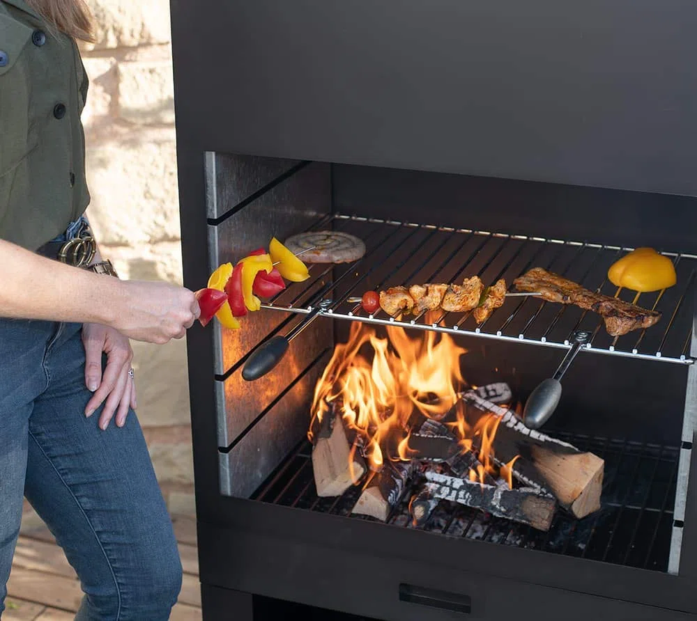 WESTMANN Terrassenofen & Grill | 70x41x229 cm Schwarz | Gartenkamin aus pulverbeschichtetem Stahl | Feuerstelle für Garten & Terrasse