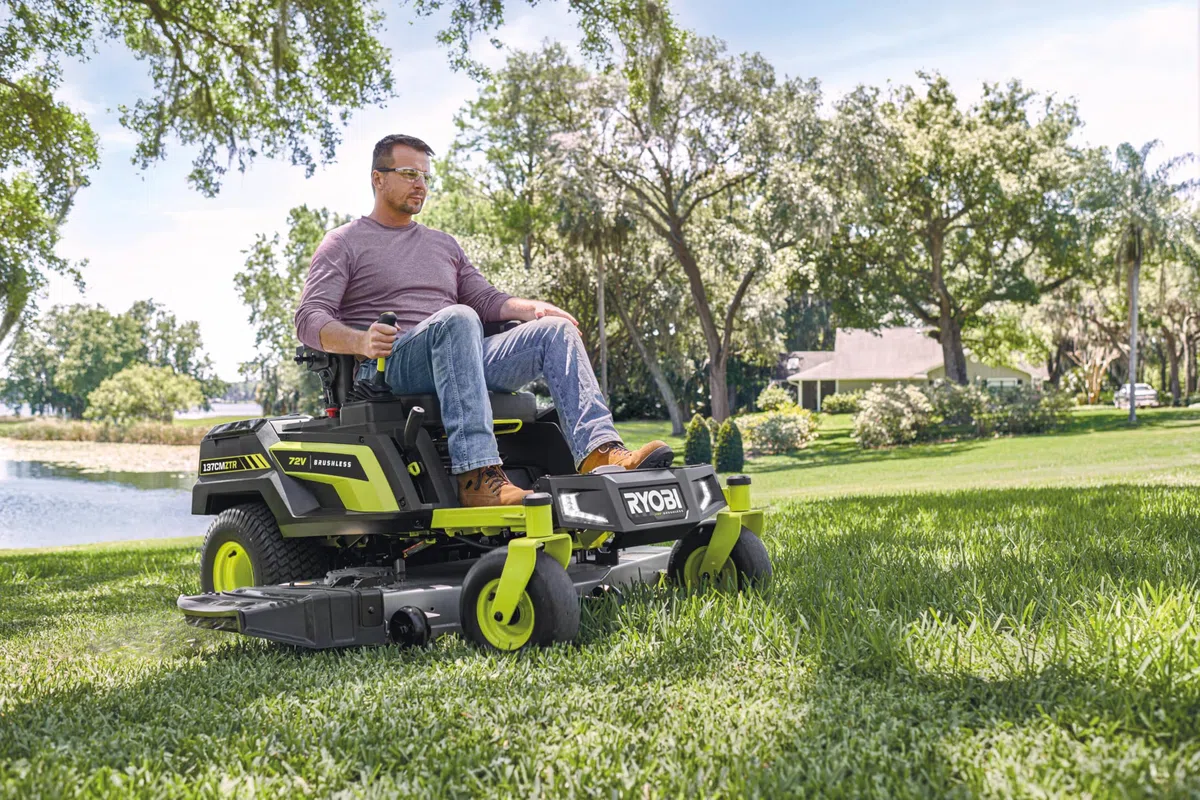 RYOBI 137 cm ZTR Mulch Kit RAC466, Mulchkit für Zero Turn Aufsitzmäher RY72TRX137, inkl. Mulchkappe, Leitbleche & Mulchklingen
