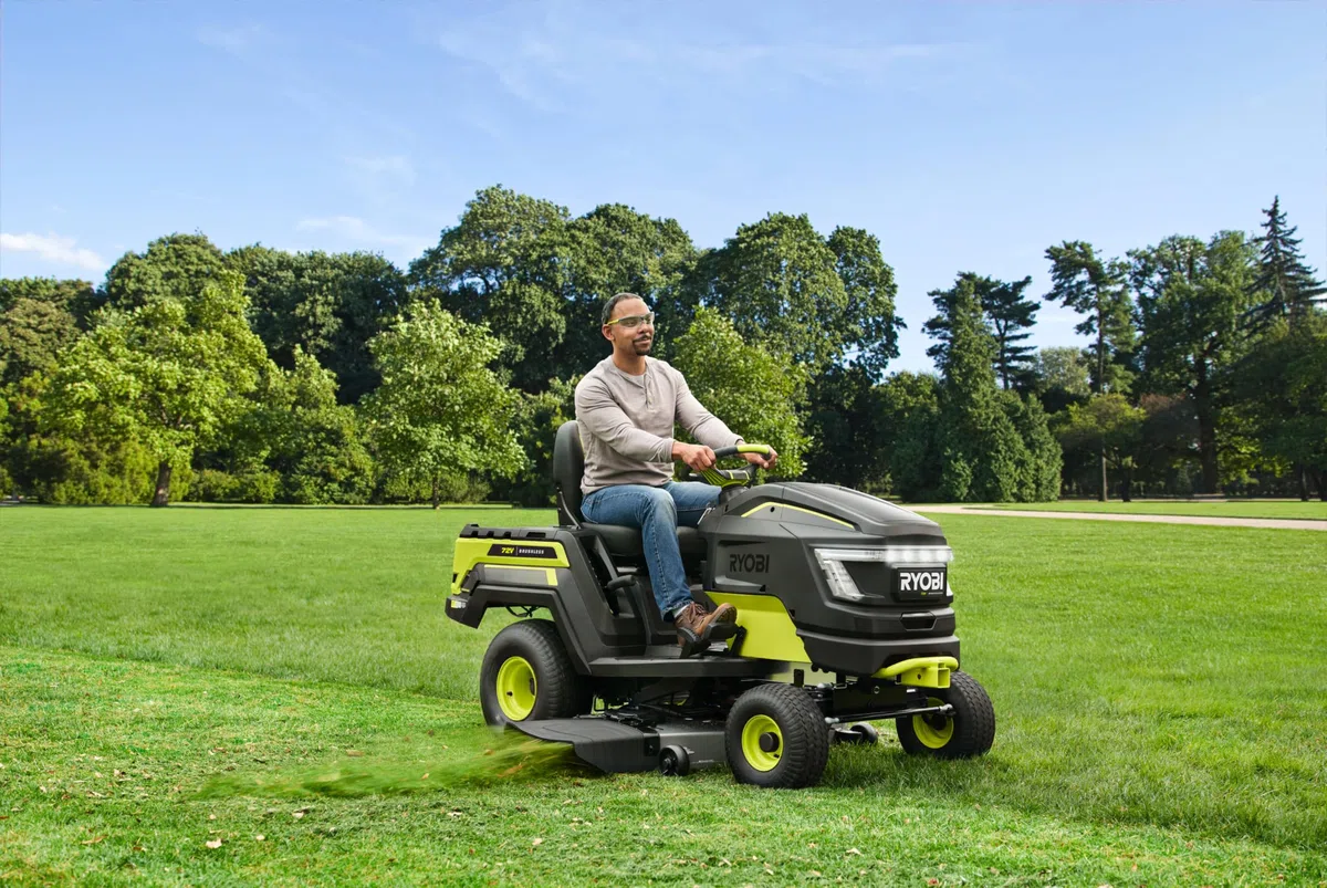 RYOBI - Mulch-Set (3 Spezialklingen Mulching 40 cm + 2 Windabweiser + 1 Verschluss) für Rider Traktor mit Akku RY72TMX117-310 - RAC475