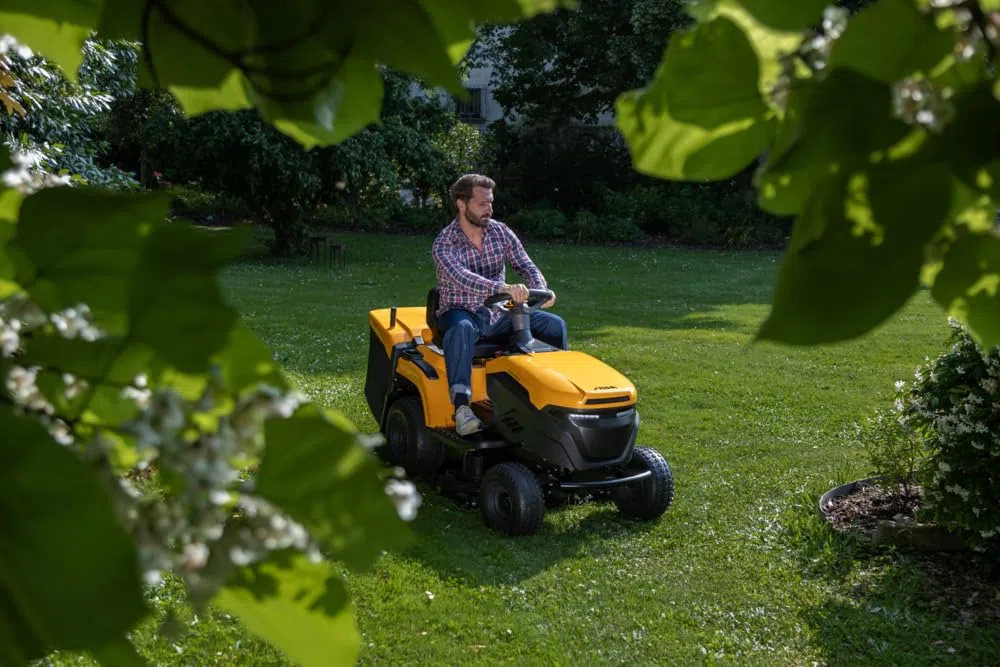 STIGA 598e Estate Akku-Aufsitzmäher, 56 V, 98 cm – Mulchfunktion, 240 l Fangkorb – Rasenflächen bis 13.000 m²