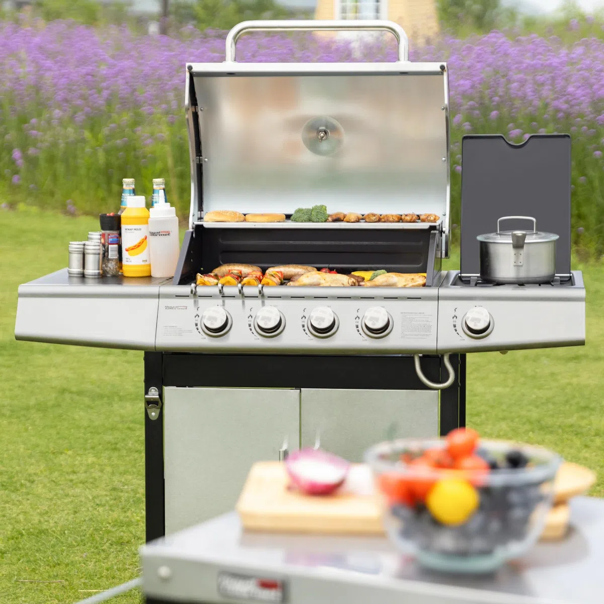 Royal Gourmet 4+1 Brenner Gasgrill Grillwagen mit automatischer Zündung,integriertem Thermometer und Unterschrank Edelstahl Brenner mit 14,5 kW Camping Gasgrill für Outdoor Barbecue Silber