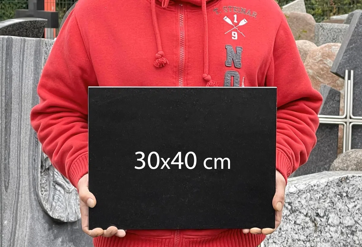 Grabplatte mit Inschrift aus Granit, personalisierbar Gedenktafel für Urnengrab, Grabstein für 1-2 Pers., Urnengrabstein N12D (30x40cm mit Stützen)