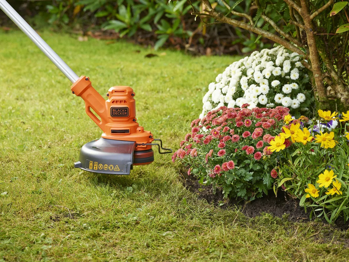 Black+Decker BESTA525 Elektro-Rasentrimmer/Rasenkantenschneider 230 V, Schwarz, 25 cm + vollautomatische Einzelfadenspule (für Rasentrimmer 10m Länge, 1.5mm Fadendurchmesser) A6481