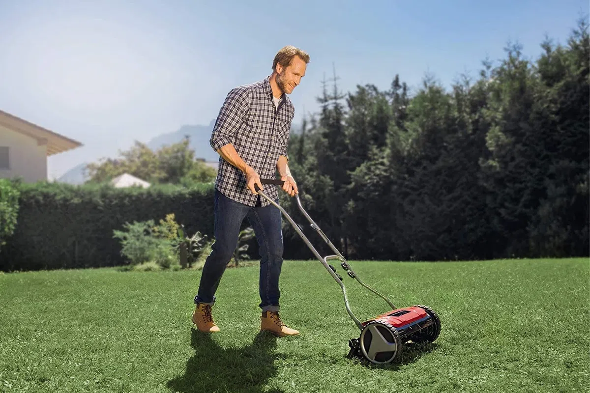 Einhell Hand-Rasenmäher GE-HM 38 S (38 cm Schnittbreite, 4-stufige Schnitthöhenverstellung, ohne Antrieb, für bis zu 250 m², 5 Schneidemesser aus hochwertigem Stahl), Schwarz/Rot