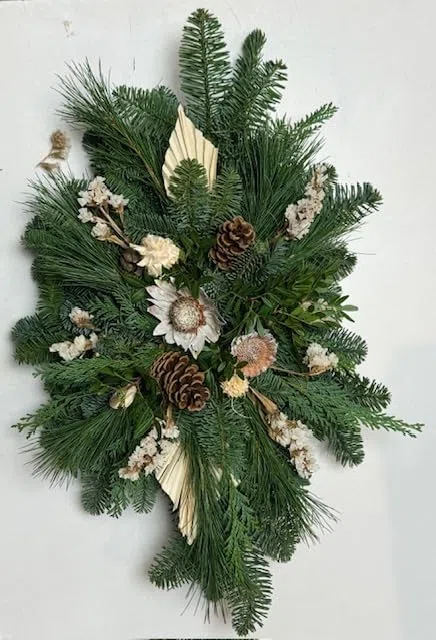 Grabgesteck frisch gebunden 60 cm Nobillis Tanne Thuja Kiefer Exoten Grabauflage Totensonntag grün beige