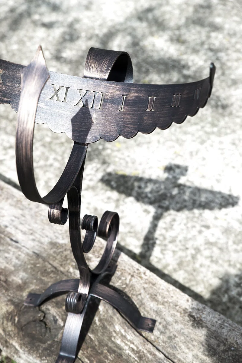 DanDiBo Sonnenuhr Phönix aus Schmiedeeisen Wetterfest 65 cm Gartenuhr Metall Phoenix Uhr
