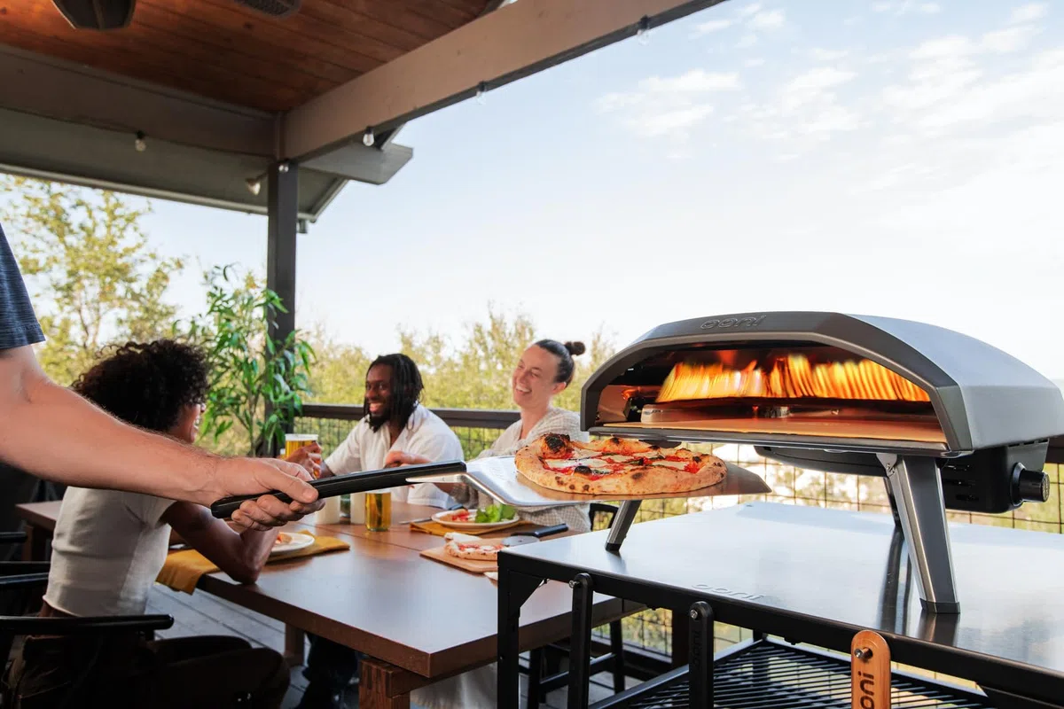 Ooni Koda 16 Gas Pizzaofen – 50 mBar Outdoor Pizzaofen Gas – Gartenofen für Grillen, Kochen und Backen – Gartenofen für Pizzas – Pizza Oven – Backt Pizzen in nur 60 Sekunden - (DE|AT- 50 mBar)