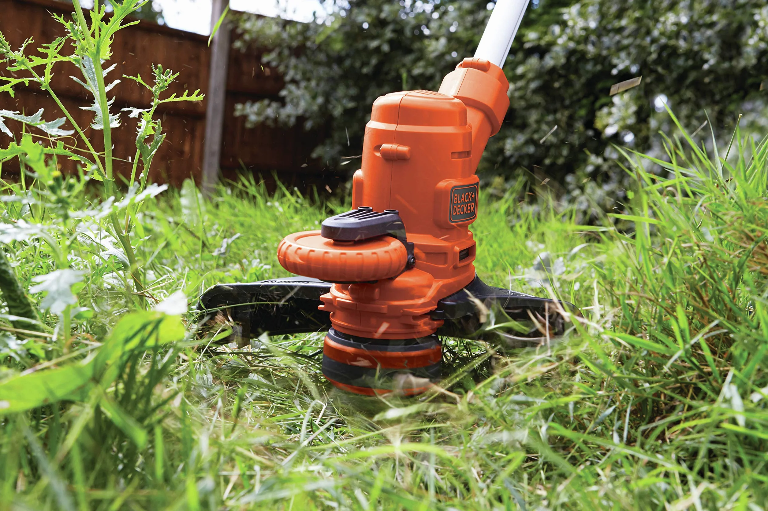 Black+Decker Akku-Rasentrimmer (Powercommand EasyFeed, 18V 4,0Ah, inkl. Akku und Ladegerät, 30 cm Schnittbreite, für größere Flächen) + Fadenspulen (für Trimmer 3er Pack- 3 x 10 m Länge)