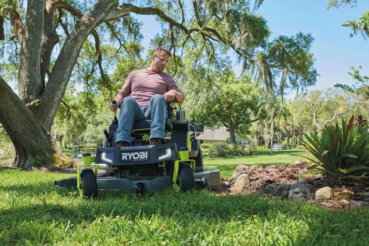 RYOBI 137 cm ZTR Mulch Kit RAC466, Mulchkit für Zero Turn Aufsitzmäher RY72TRX137, inkl. Mulchkappe, Leitbleche & Mulchklingen